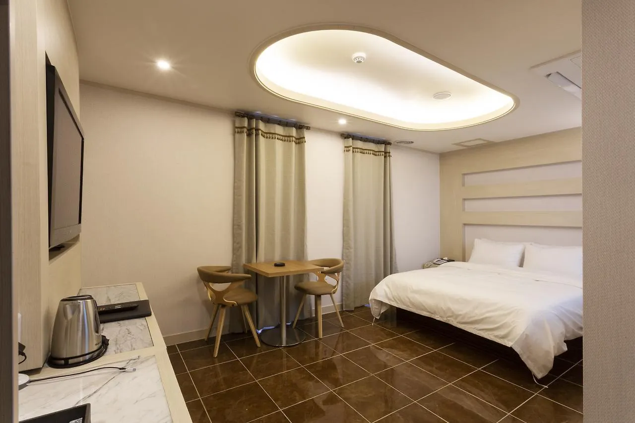 Hotel Tirol Seoul 3*,