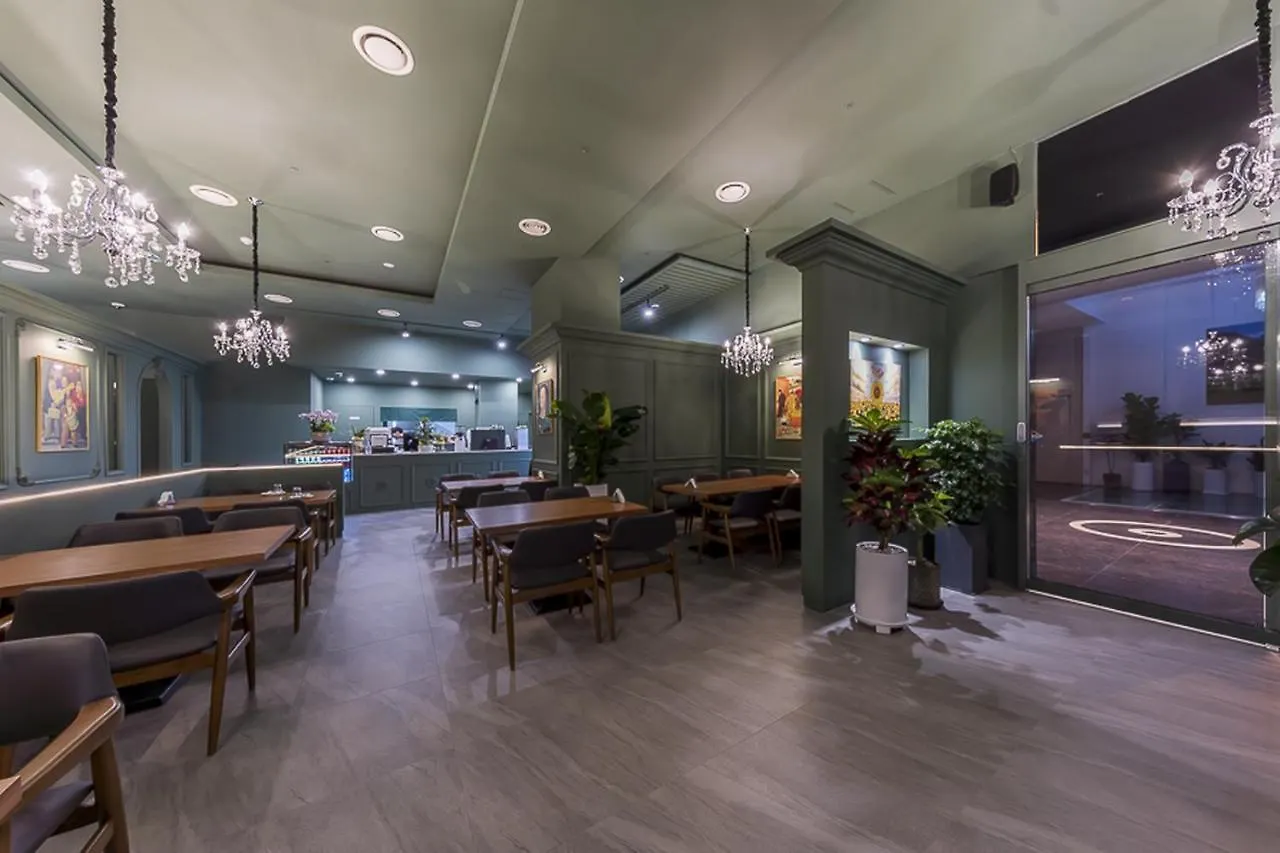 Hotel Tirol Сеул