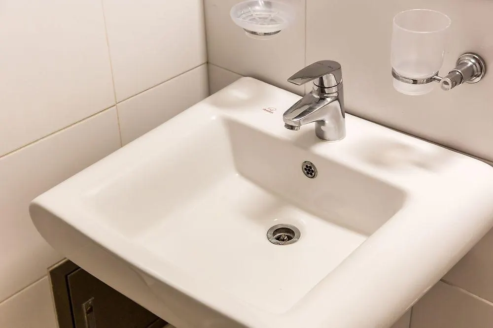 Hotel Tirol Сеул