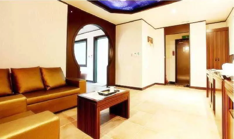 Hotel Tirol Сеул