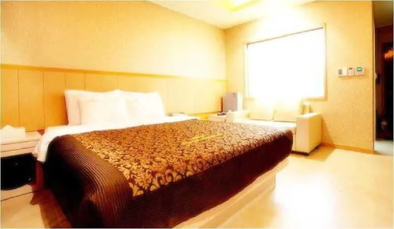Hotel Tirol Сеул