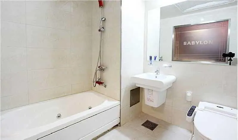 Hotel Tirol Сеул