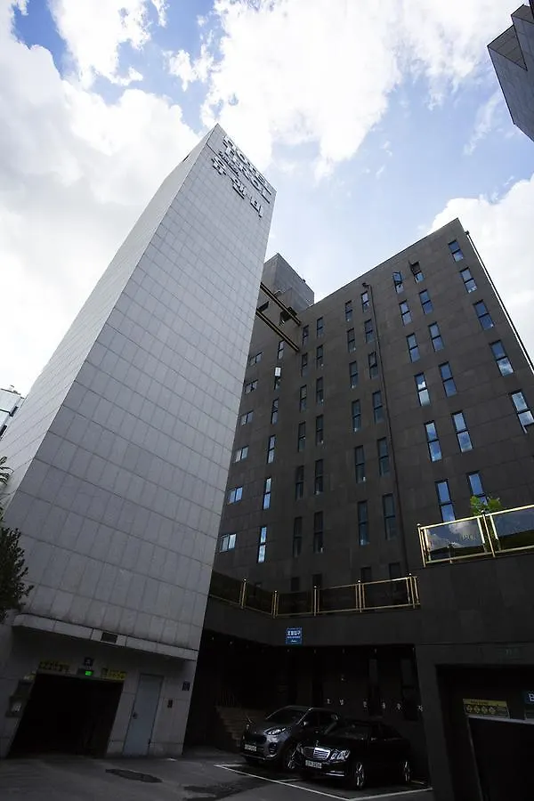 Hotel Tirol Сеул